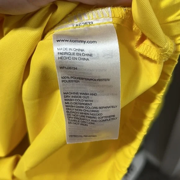 Hooded Tommy Hilfiger wind breaker - Picture 6 of 6